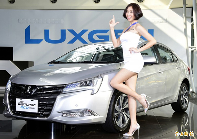 LUXGEN國際新車大展模特兒預拍會。（記者潘少棠攝）
