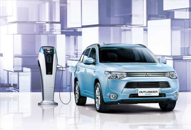 亞洲拉力賽 3 連霸 Outlander PHEV 車展亮相 