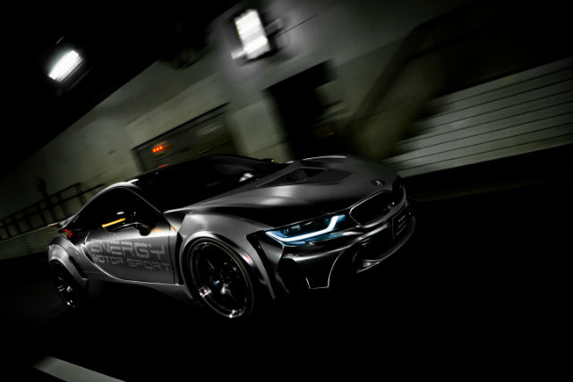 BMW i8的外觀上進行大幅度的整修，但反觀動力配置方面並無任何的異動，仍舊維持原本的動力輸出。