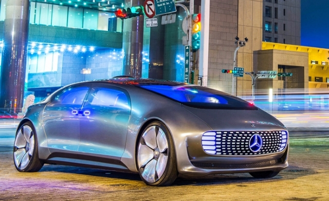 未來自動駕駛車 F015  車展前快閃巡演