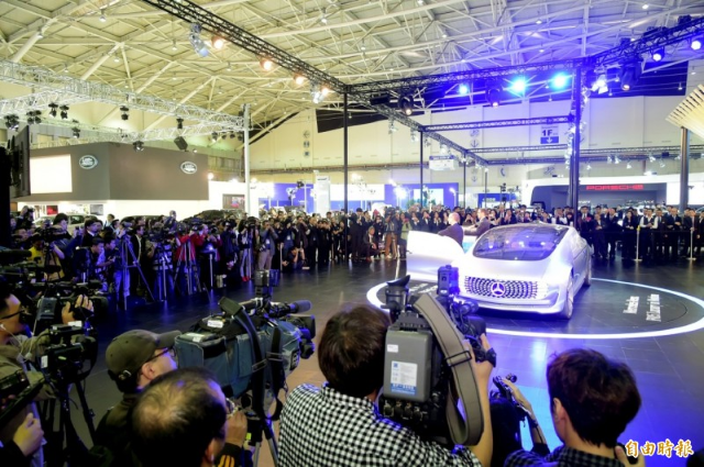 2016世界新車大展。（記者胡舜翔攝）