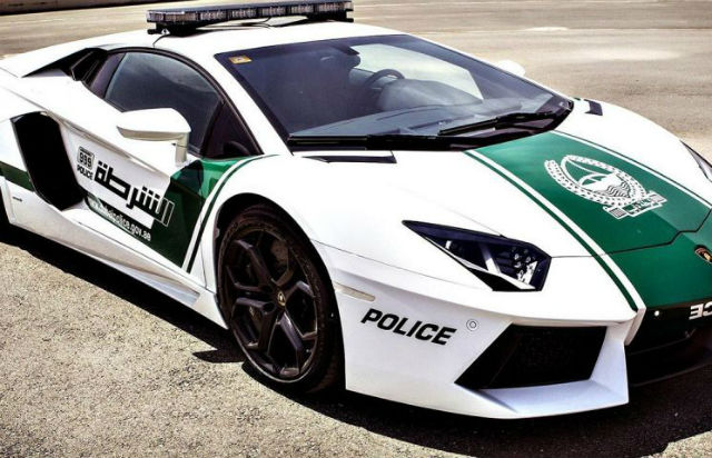 歹徒看完只想棄械投降！ 全球 10 大最速警車一次看完！