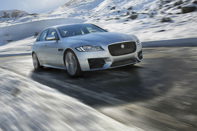Jaguar XF搭載的是2.0升Ingenium四缸渦輪增壓柴油引擎，擁有180hp／44kgm的動力表現。
