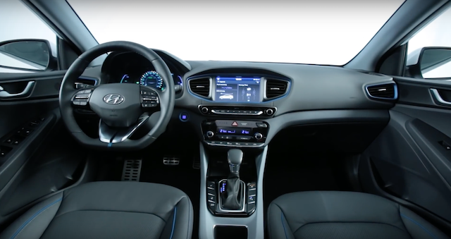 Toyota Prius 最省油車寶座不保？ Hyundai IONIQ 油電車來踢館！ (內有影片)