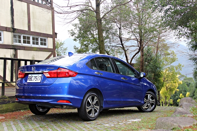 挾六氣囊之勢捲土重來！小改款 Honda City 新車試駕