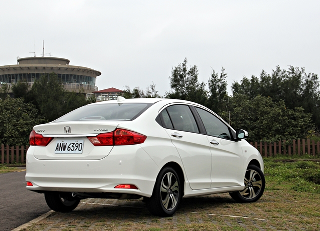 挾六氣囊之勢捲土重來！小改款 Honda City 新車試駕