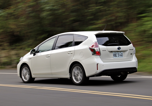 七人座 Hybrid 藍海策略 Toyota Prius α 新車試駕(內有試駕影音)