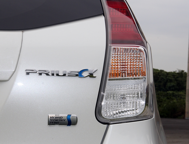 七人座 Hybrid 藍海策略 Toyota Prius α 新車試駕(內有試駕影音)