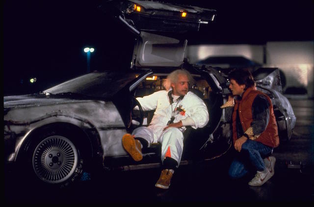 DeLorean DMC-12 跑車，在電影中不但可以飛天，甚至還能回到過去跟未來。