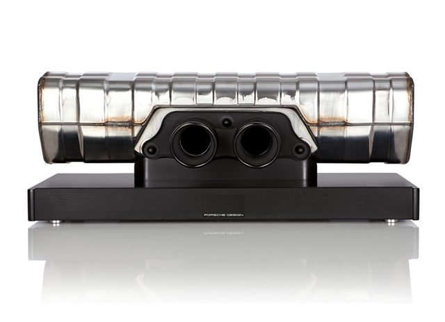 Porsche Design在日前推出這款以Porsche 911 GT3排氣管為造型的「911 Soundbar」跑車音響，價錢可是比911 GT3要便宜好幾倍。