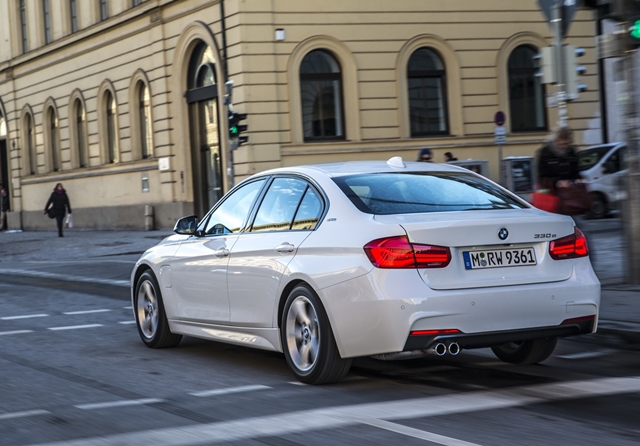 油電動力生力軍！BMW 330e 加速快又超省油！