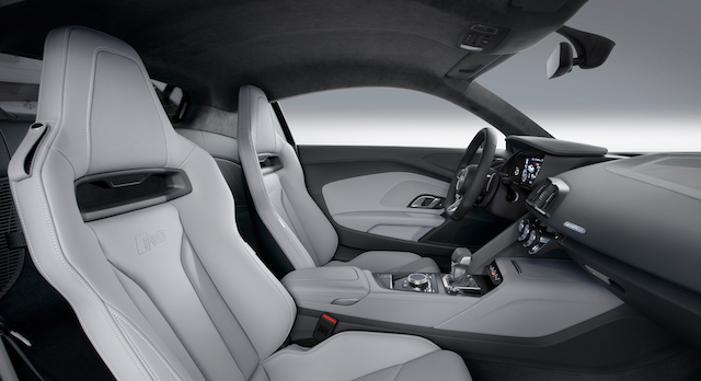 當年英姿煥發的時光  退休太空人藉 Audi R8 V10 plus 找回來（內有影片）