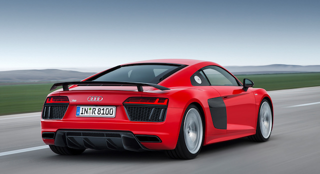 當年英姿煥發的時光  退休太空人藉 Audi R8 V10 plus 找回來（內有影片）