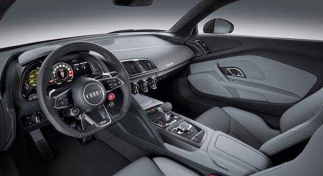 當年英姿煥發的時光  退休太空人藉 Audi R8 V10 plus 找回來（內有影片）