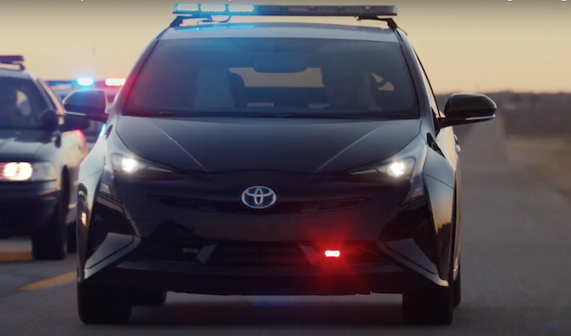 安靜省油還會甩尾的 Toyota Prius 4，連銀行搶匪也愛？（內有影片）