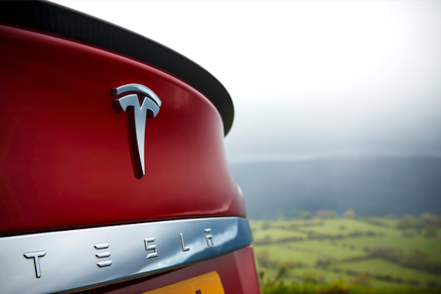 入門款 Tesla Model 3 電動車   3 月底開放預訂