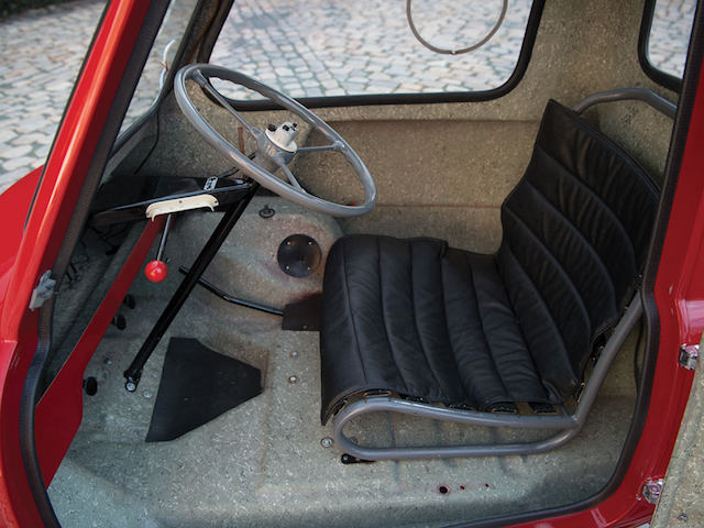 單身限定！  迷你單人小車 Peel P50 享受一人開車樂趣