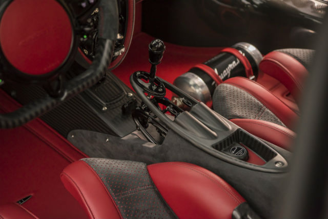 Pagani Huayra BC搭配7速Xtrac自手排序列式變速箱，讓BC完成0-96km／h的加速時間僅需要3.3秒。