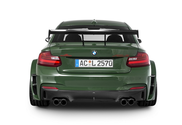 車尾部分，ACL2 配置左右四出排氣尾管，並藉由 AC Schnitzer 獨家的觸媒轉換器，可提供與原廠不同的排氣聲浪。