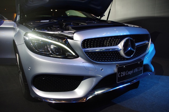 The New C-Class Coupe建議售價203萬起。