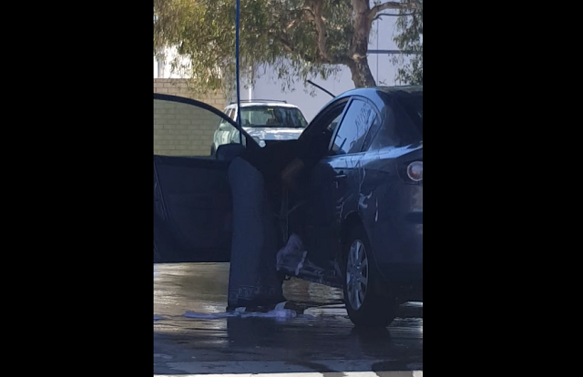 這樣也行？大媽洗車怪招  Mazda 3 的下場是？（內有影片）  