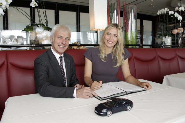 莎拉波娃於三年前開始擔任 Porsche 品牌大使，並致力推廣 Porsche 多款車型。