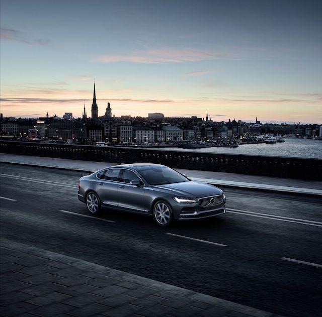 Volvo這部最新旗艦車款V90已開始開放下單訂購，入門版S90 T5 Momentum售價將從46,950美元起。