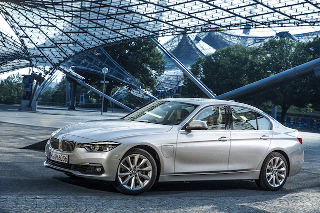 BMW 330e 插電油電車 省油功力比馬力還搶眼