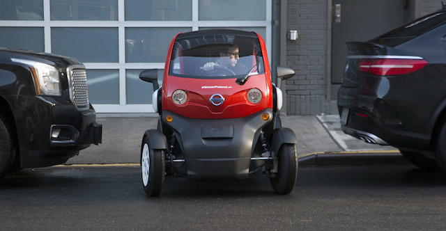 Nissan New Mobility Concepts 極為迷你，在市區移動或是停車都相當方便。