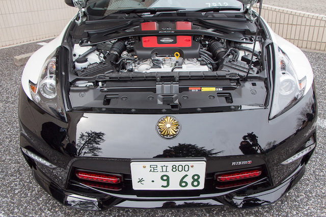 Fairlady Z Nismo 擁有 3.7 升 V6 汽缸引擎，最大馬力可達 355 匹，扭力可達到 38.1 公斤米。