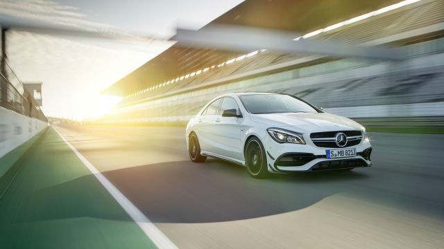 Mercedes-Benz統計出三月份的全球銷售量達198,921部車款，創下有史以來單月銷量新高的紀錄。