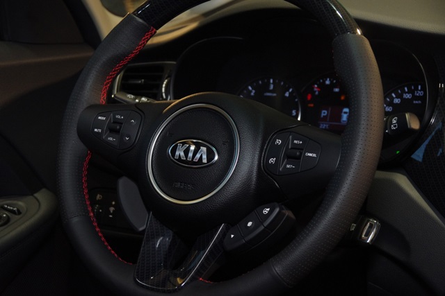 KIA Carens CRDi運動特仕版發表　NBA傳奇地虎Bogues站台