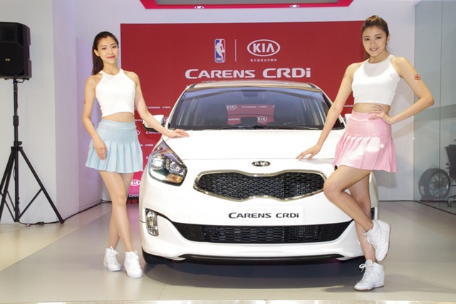 KIA Carens CRDi運動特仕版發表　NBA傳奇地虎Bogues站台