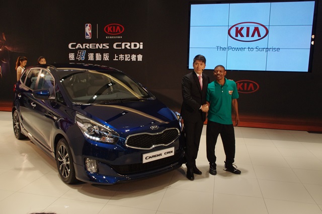 KIA Carens CRDi運動特仕版發表　NBA傳奇地虎Bogues站台
