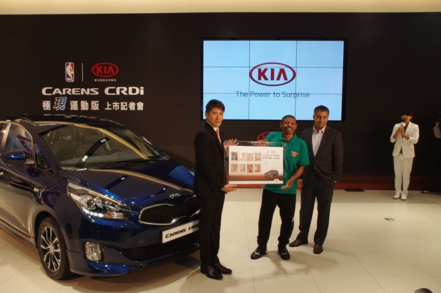 KIA Carens CRDi運動特仕版發表　NBA傳奇地虎Bogues站台