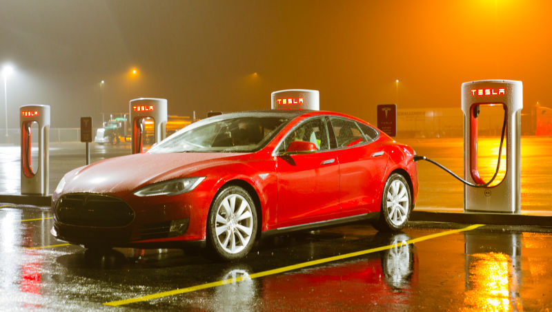 Tesla 效應席捲全球！「白色石油」身價飆漲