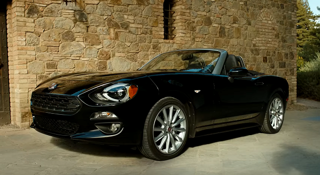 2017 Fiat 124 Spider。