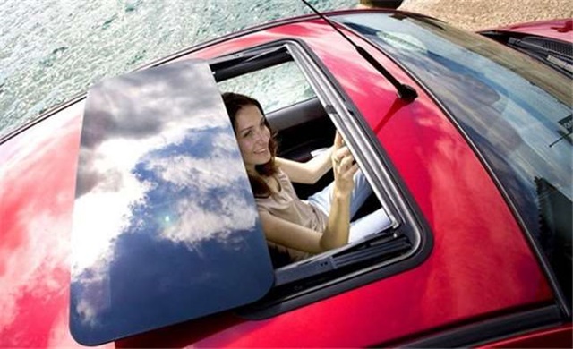 你一定沒想過！汽車天窗在這 8 個時候超好用！