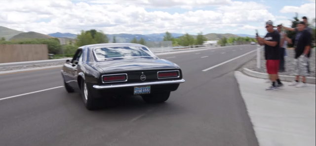 Chevrolet Camaro。