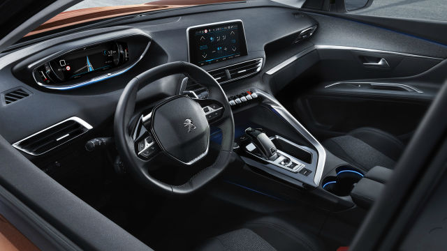 Peugeot採用全新一代i-Cockpit家族內裝，裡頭擁有12.3吋的大型數位儀錶板、結合5種使用者功能，可透過方向盤操控。