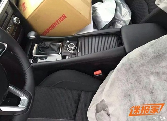 先前中國流出的小改款Mazda 3照片，手煞車改為電子式手煞車。圖片來源：汽車之家