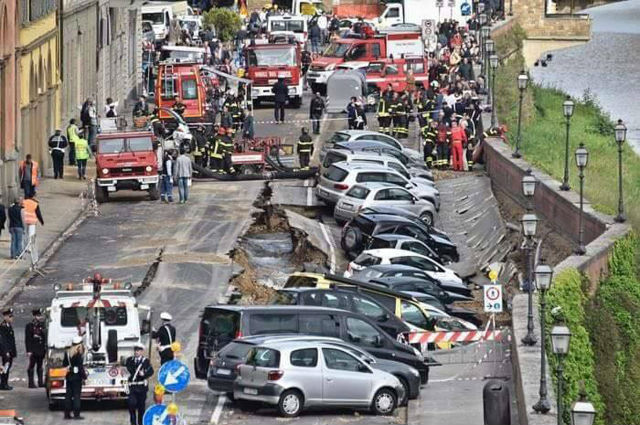 岸邊車輛骨牌倒！車主欲哭無淚⋯