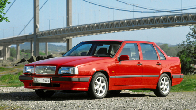 全球第一款配置車側氣囊的車，就是首重安全的瑞典車廠 Volvo 於 1991 年推出的 850。僅管早在 1996 年就已停產，但目前仍可在路上看到其蹤影!