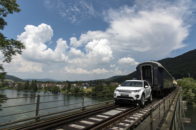 Land Rover Discovery Sport。