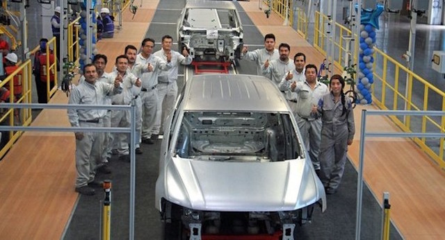 長軸版的 Volkswagen Tiguan 第二代，在墨西哥工廠生產。