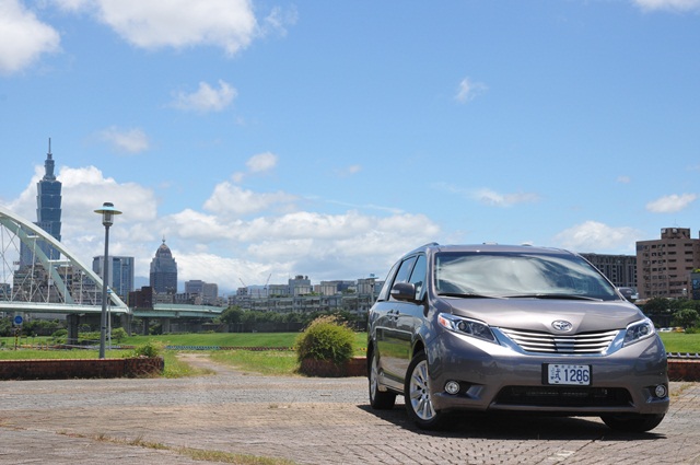 水貨車今天終於變正宮！美規 MPV 銷售霸主 Toyota Sienna 到底有多強？