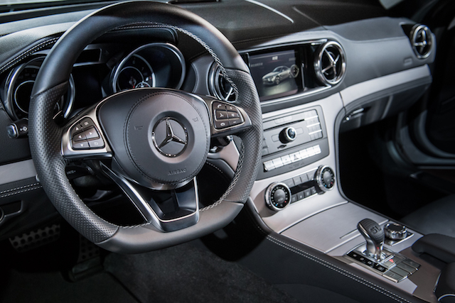 與天空零距離，M-Benz SL 硬頂敞篷雙門跑車台灣發表