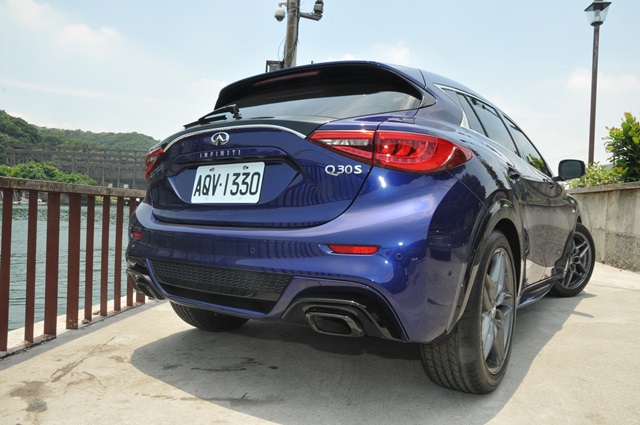究竟是日本車還是德國車？Infiniti Q30 德日混血掀背車試駕報導