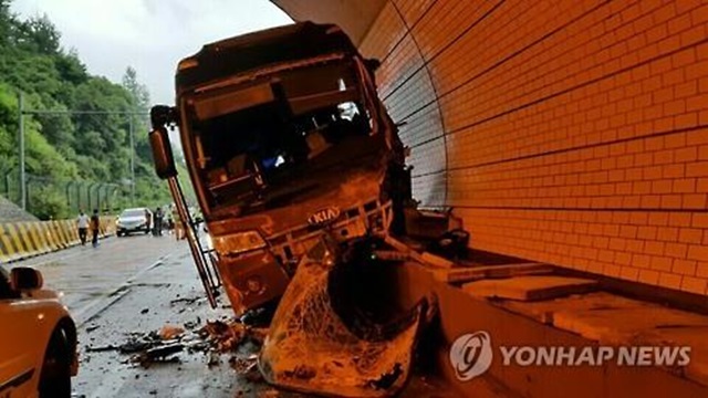同樣是高速公路重大車禍！南韓馬上推出新法規