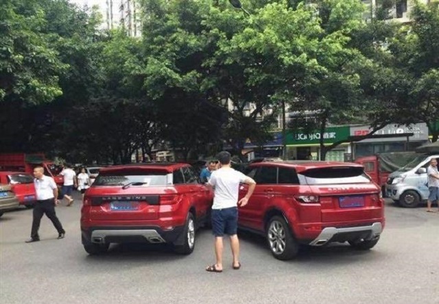 中國近日發生了一起超巧合的車禍事件。